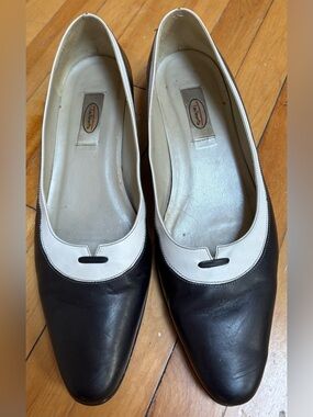 Talbots genuine leather pumps.